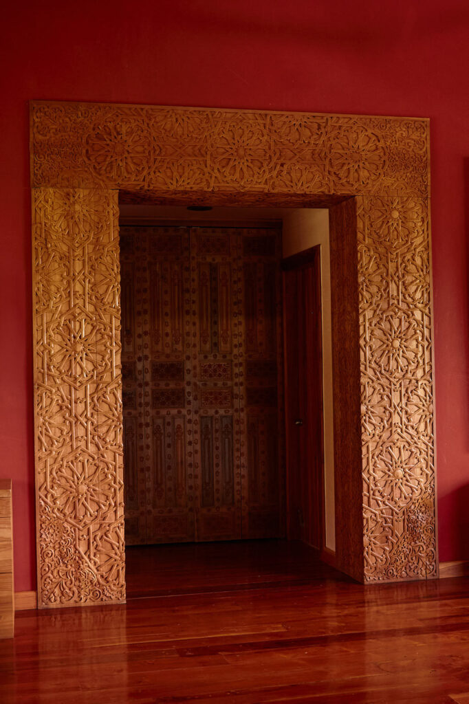 Vertical interior shot of Cascavita home, Costa Rica
